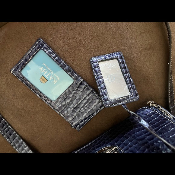 Kathy Van Zeeland crossbody purse - Picture 7 of 8